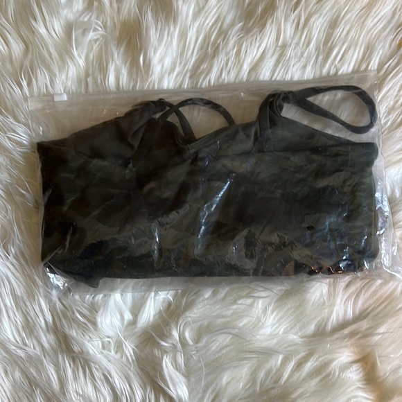 Camo Workout Crop Top XS - Picture 4 of 4